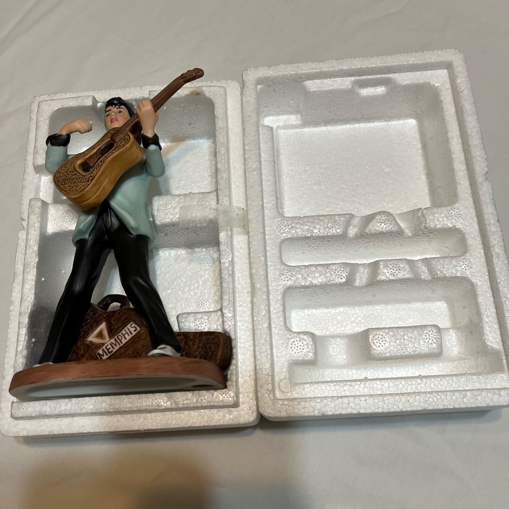 Elvis Presley Porcelain Figurine - Picture 4 of 7